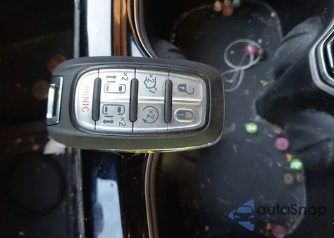 2021 Chrysler Pacifica Hybrid Pinnacle z USA, uszkodzony, nr VIN 2C4RC1N77MR590252